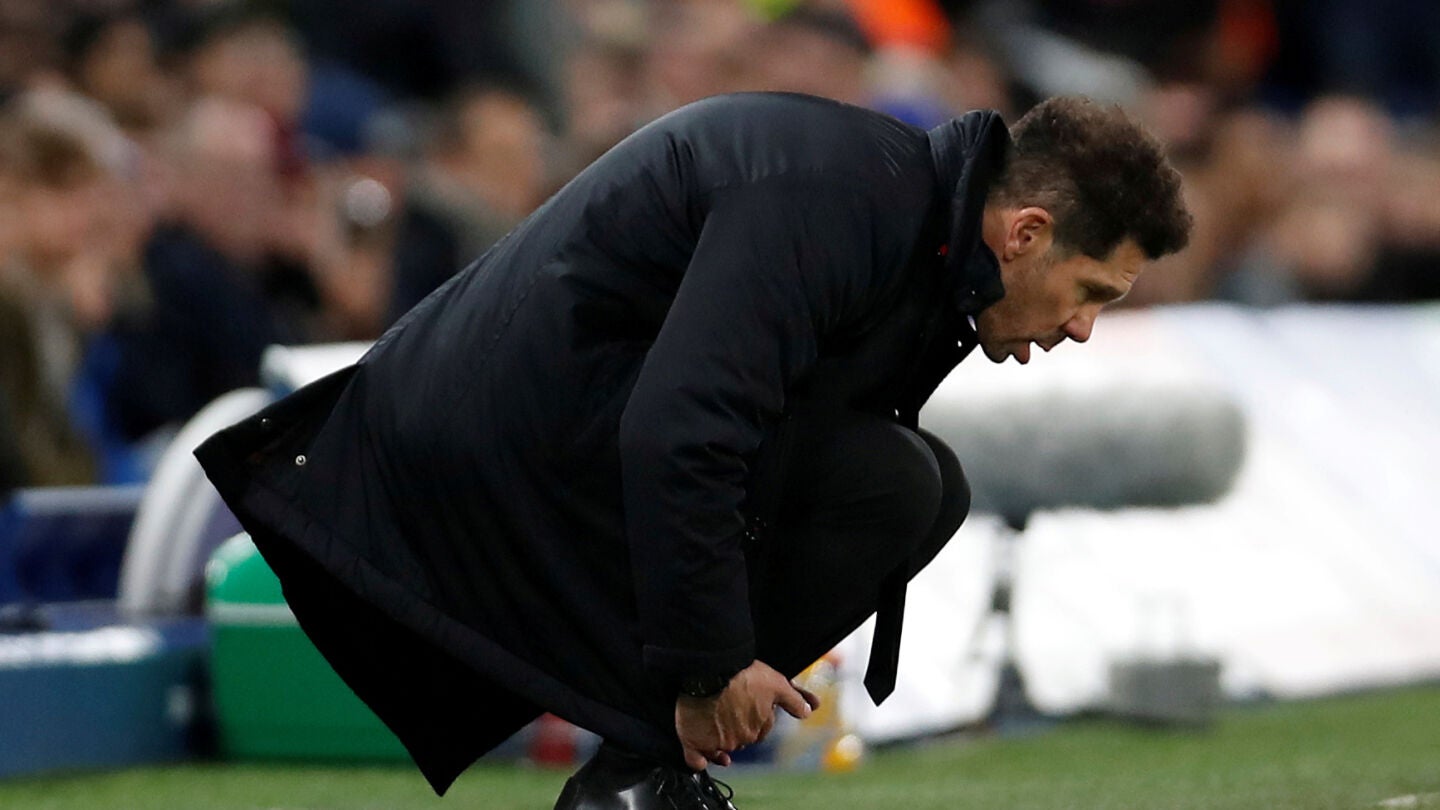 Simeone, desesperado en la banda de Stamford Bridge