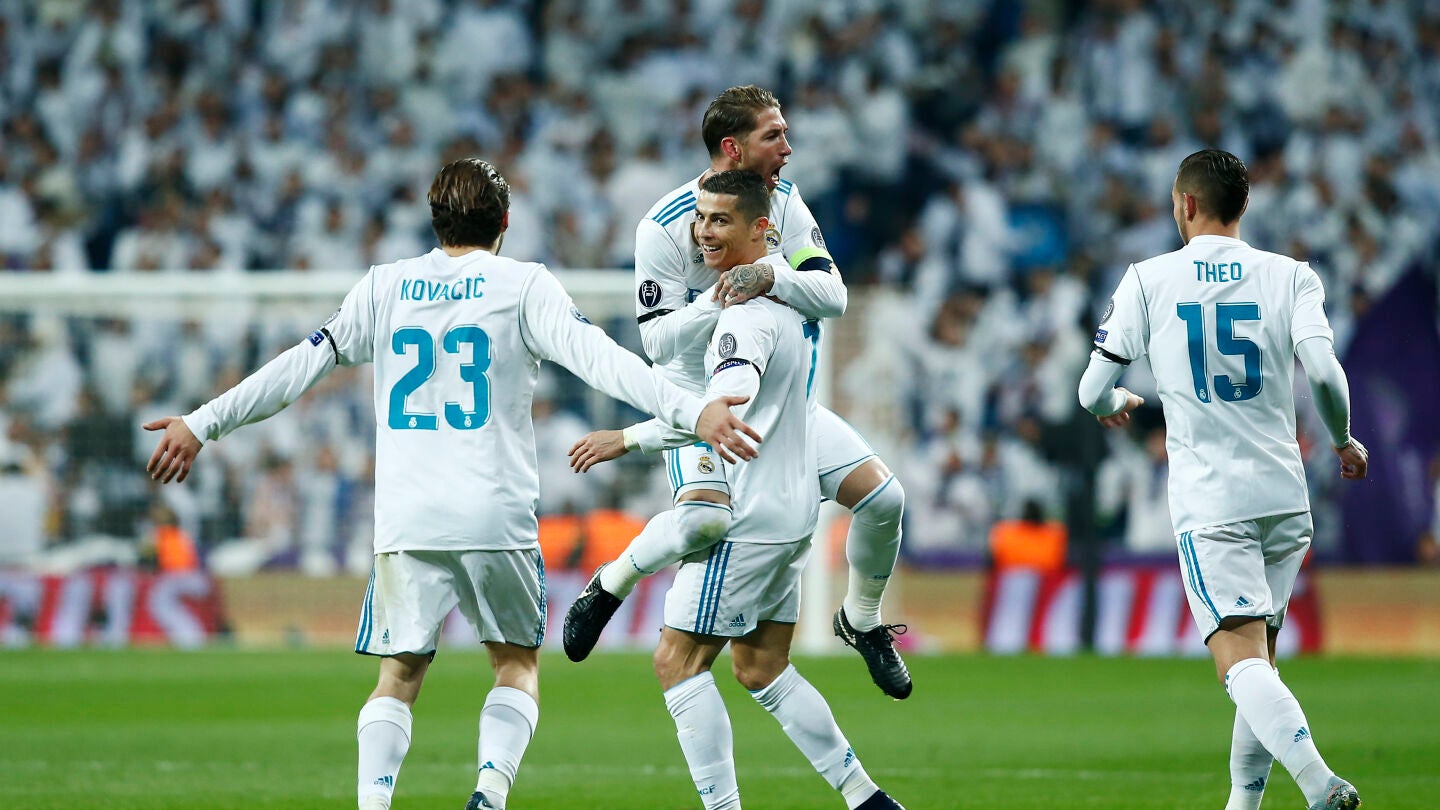 Cristiano Ronaldo celebra con sus compa&ntilde;eros el 2-0 ante el Dortmund