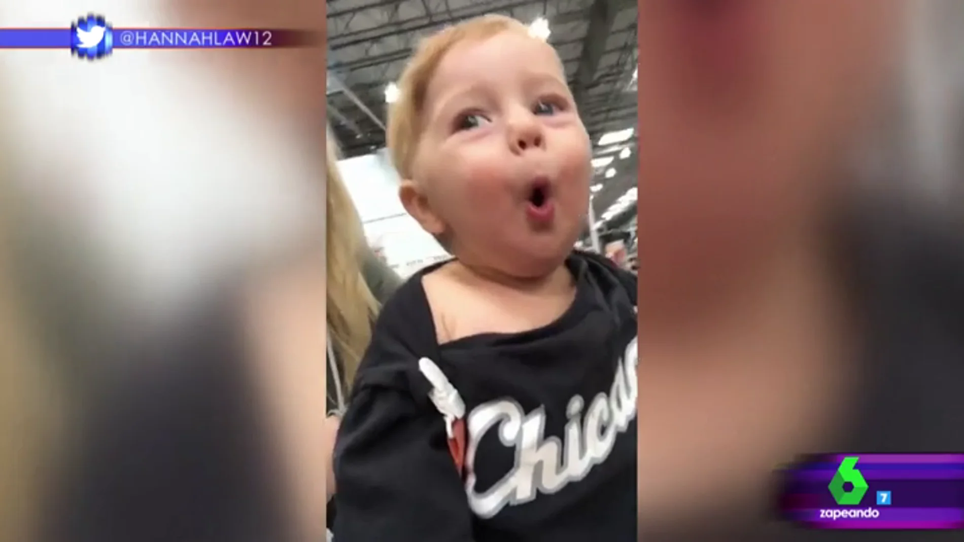 Esta es la increíble reacción de un bebé al ver la decoración navideña que enamora a Zapeando