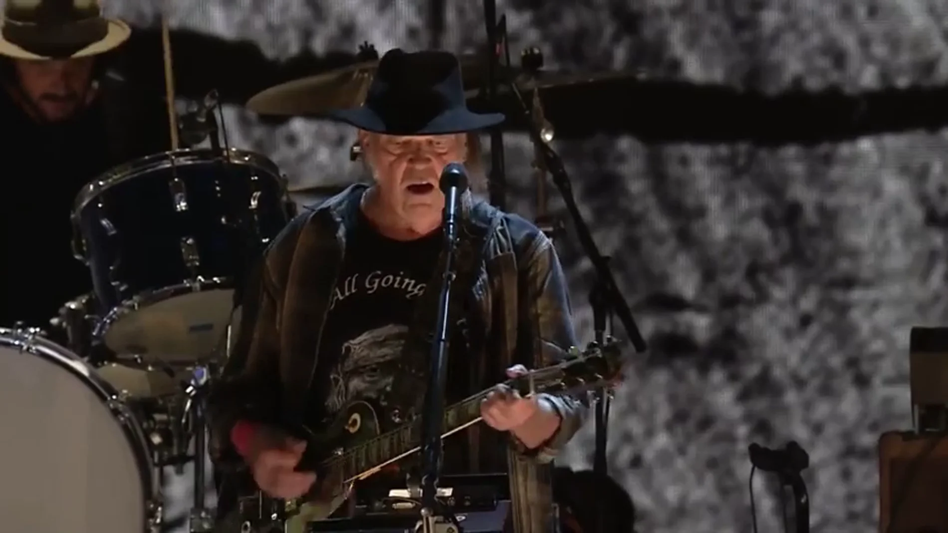 La batalla de Neil Young contra la mala calidad del sonido que nos venden