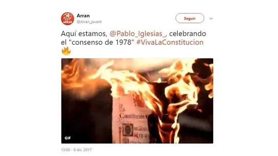 Tuit de Arran con una Constitución ardiendo Tuit de Arran con una Constitución ardiendo
