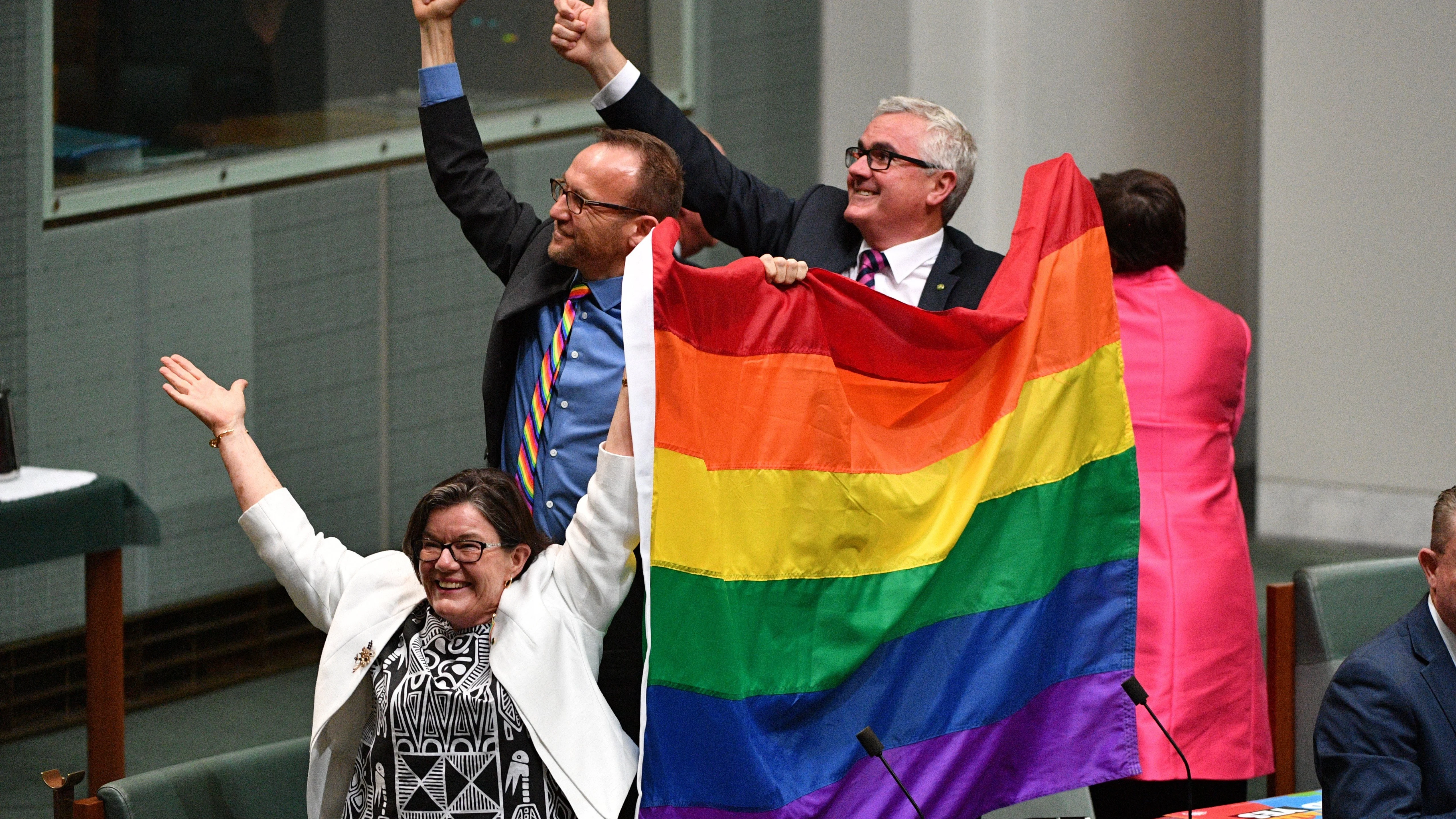 Varios diputados australianos celebran la aprobación del matrimonio homosexual