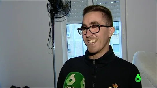 Francisco, un joven con fibrosis quística, consigue que le cambien su casa por otra porque sufría con la humedad y los hongos Francisco, un joven con fibrosis quística, consigue que le cambien su casa por otra porque sufría con la humedad y los hongos