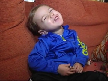 Tiago tiene tres años y sufre atrofia muscular espinal Tiago tiene tres años y sufre atrofia muscular espinal
