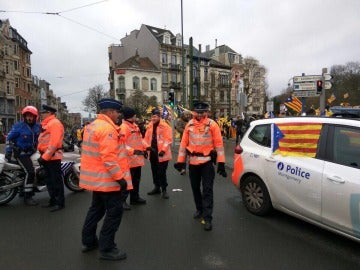 La Policía belga cazada con esteladas en sus coches patrulla La Policía belga cazada con esteladas en sus coches patrulla