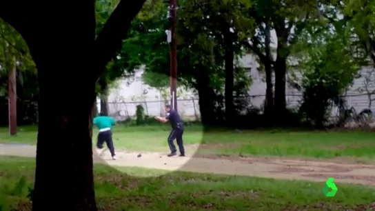 Condenan a un policía estadounidense a 20 años de cárcel por matar a un ciudadano negro a tiros Condenan a un policía estadounidense a 20 años de cárcel por matar a un ciudadano negro a tiros