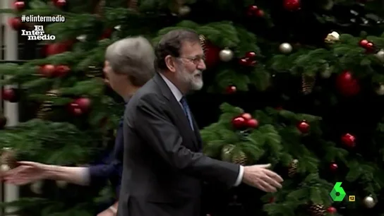 El rechazo del saludo a Mariano Rajoy que deja al presidente disimulando 'sobre ruedas' El rechazo del saludo a Mariano Rajoy que deja al presidente disimulando 'sobre ruedas'