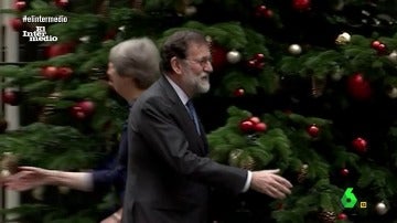 El rechazo del saludo a Mariano Rajoy que deja al presidente disimulando 'sobre ruedas'