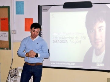 El torero Imanol Sánchez impartiendo una clase sobre tauromaquia El torero Imanol Sánchez impartiendo una clase sobre tauromaquia