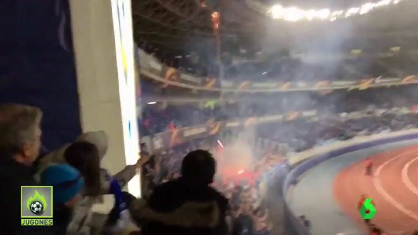 Momentos de tensi&oacute;n en Anoeta: los ultras rusos del Zenit colaron bengalas en el campo