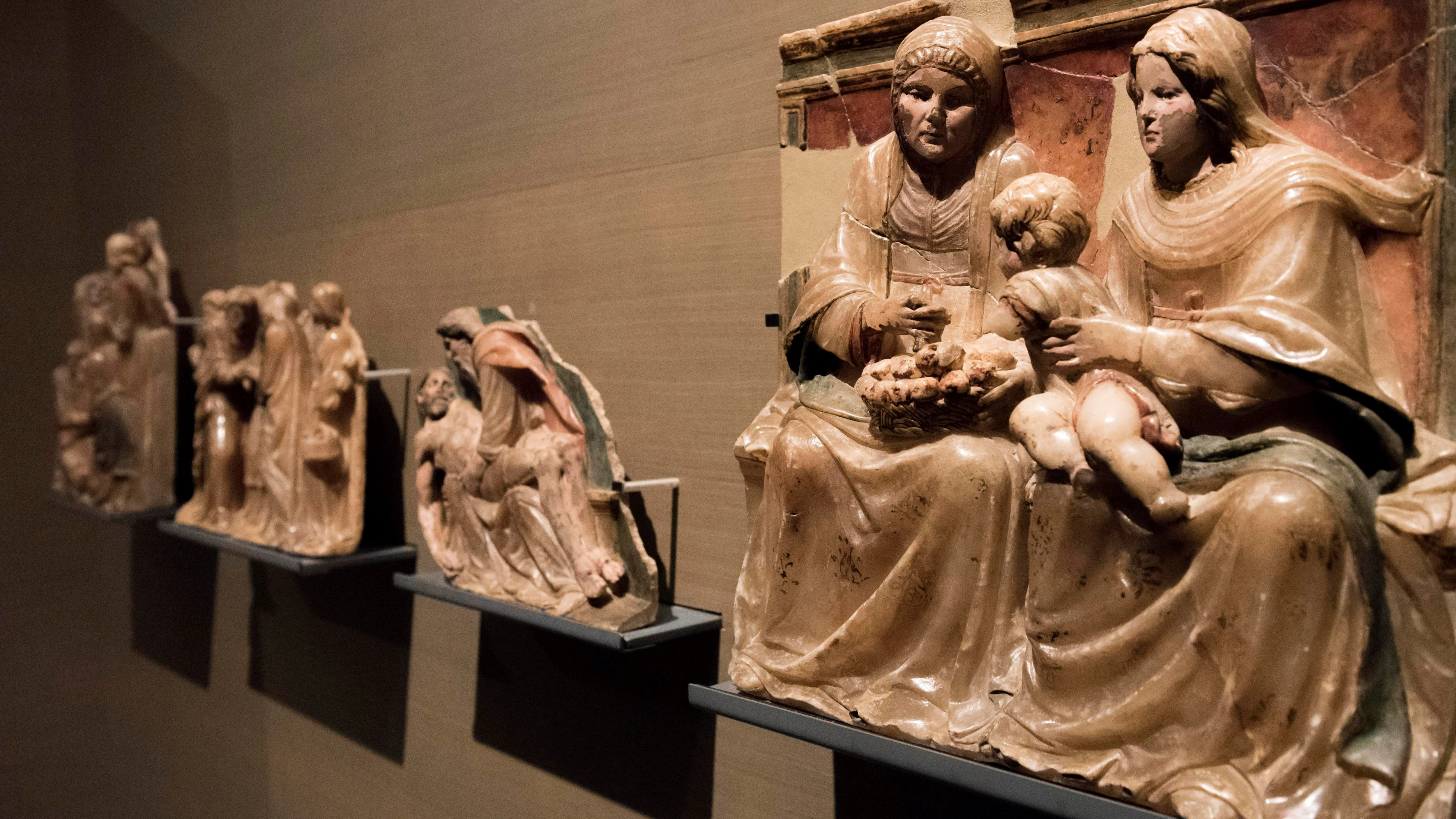 Piezas del Monasterio de Sijena en una sala del Museo de Lleida