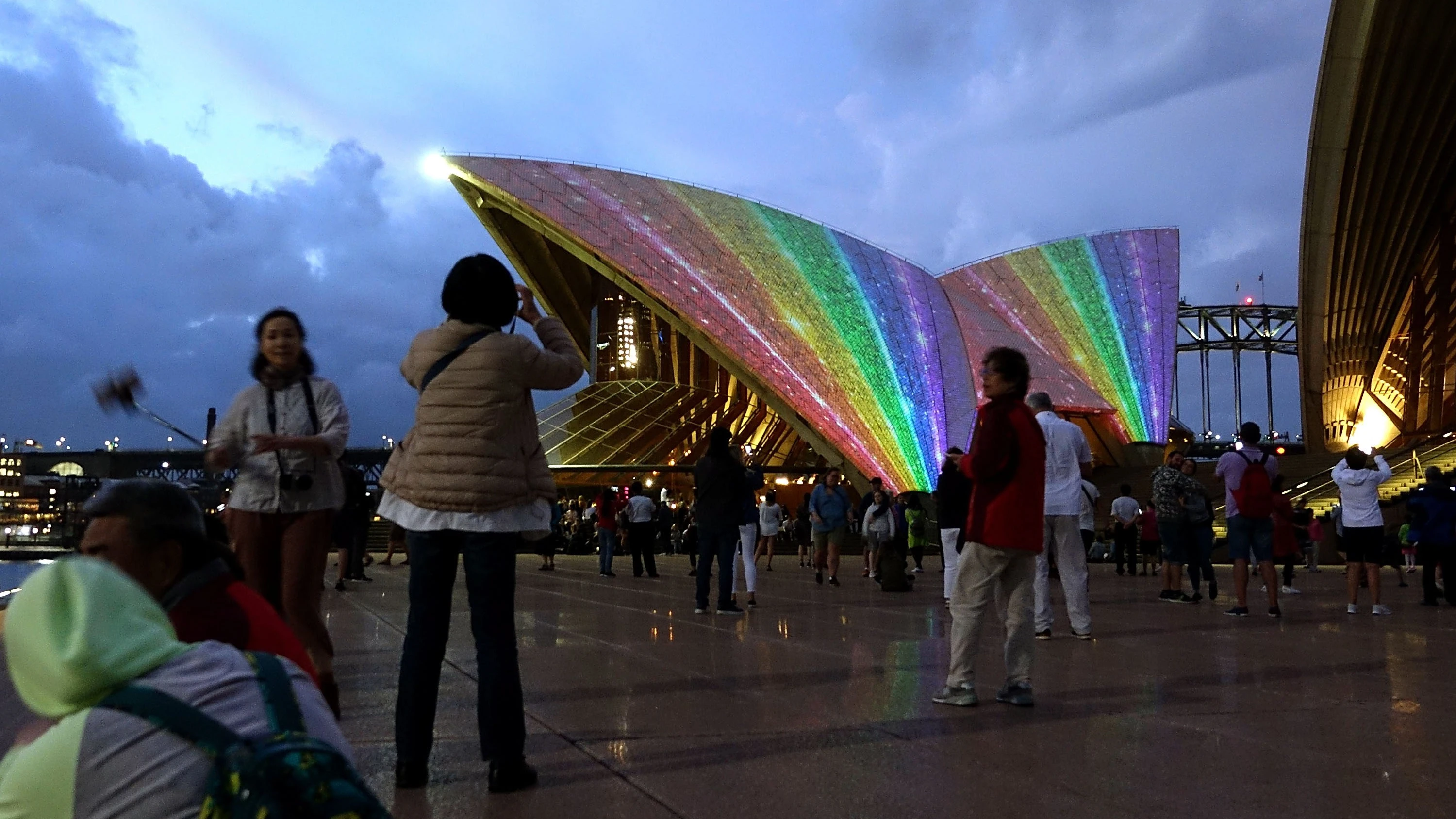 La Sydney Opera House iluminada con los colores de la bandera gay