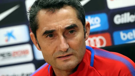 Valverde habla antes del partido con el Villarel Valverde habla antes del partido con el Villarel