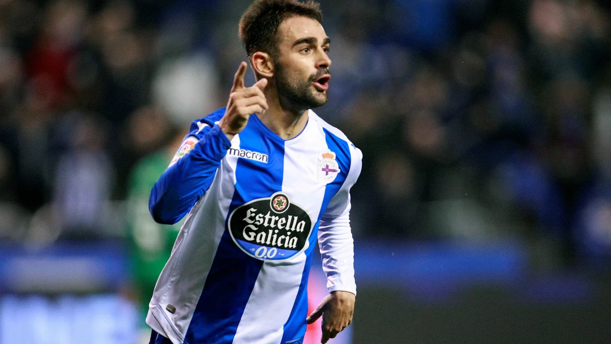 Adrián López celebra un gol