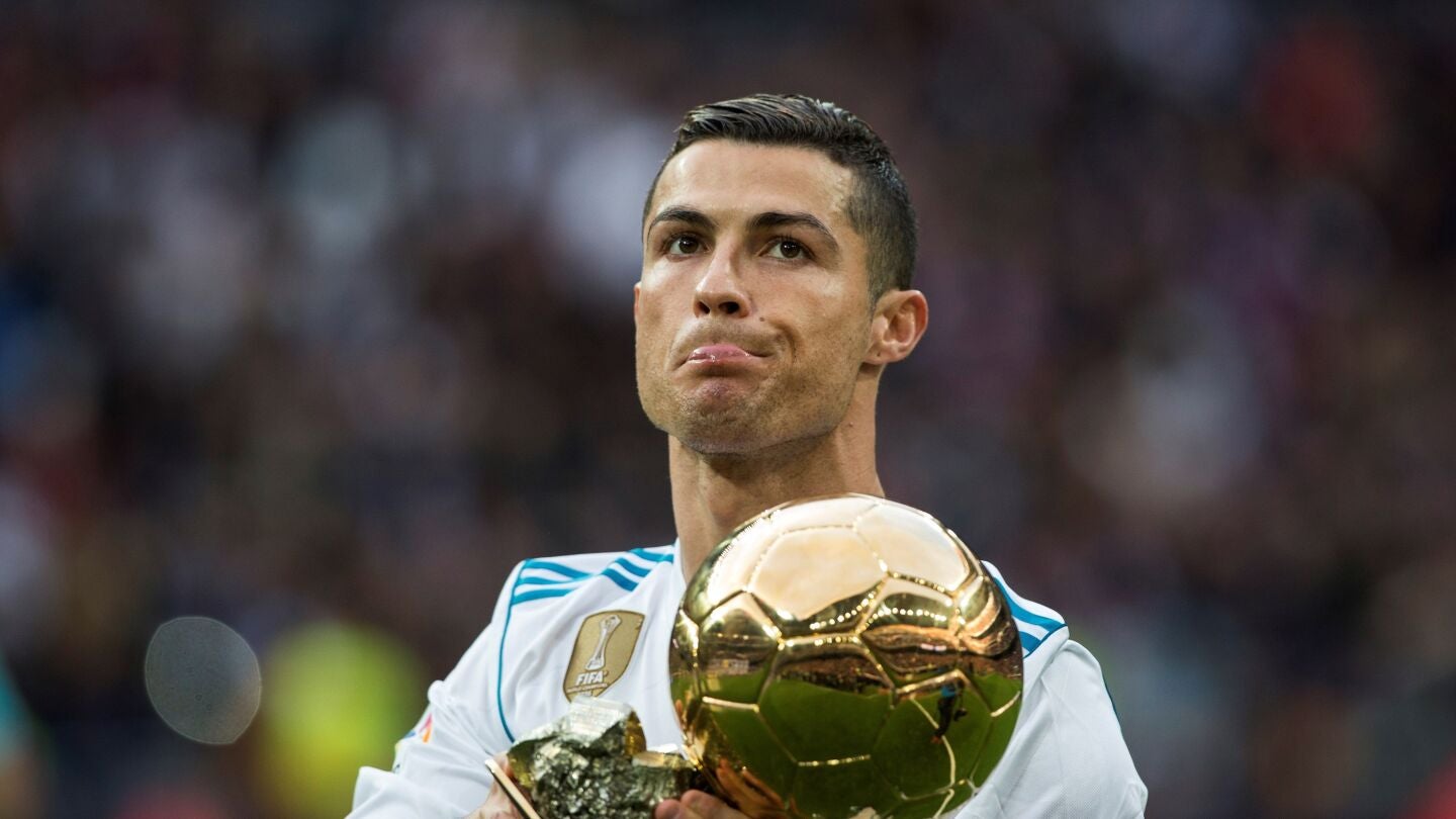 Cristiano Ronaldo ofrece su Bal&oacute;n de Oro al Bernab&eacute;u