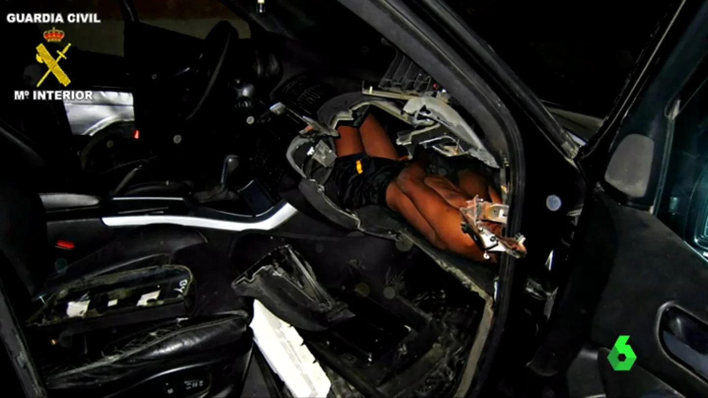 Un niño guineano rescatado del salpicadero de un coche en Melilla Un niño guineano rescatado del salpicadero de un coche en Melilla