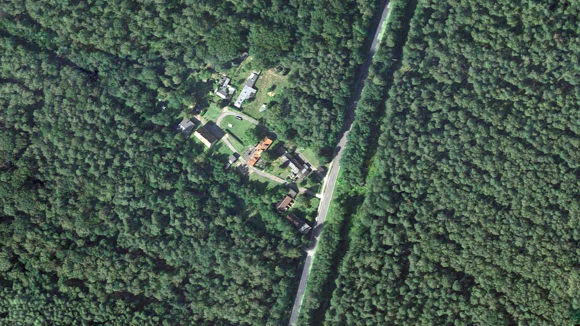 Imagen de satélite de Alwine, la aldea alemana subastada por 140.000 euros