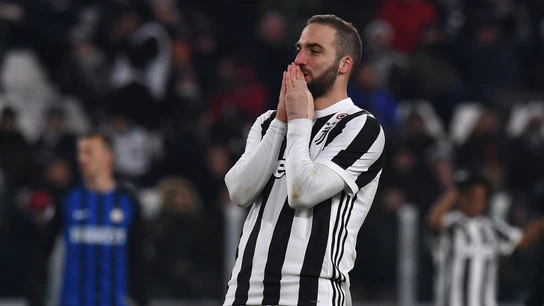 Higuaín se lamenta Higuaín se lamenta