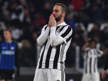 Higuaín se lamenta Higuaín se lamenta