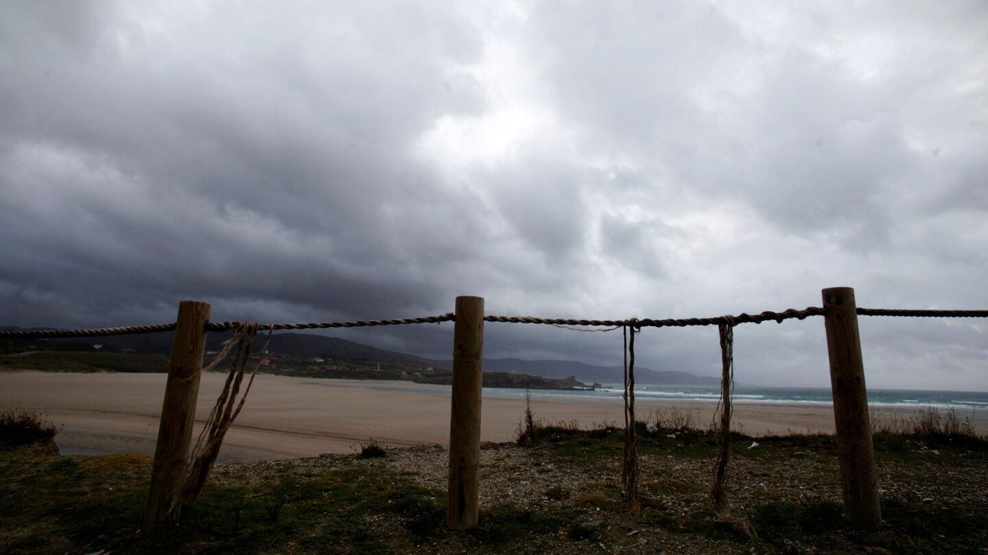 Vista de la playa de Sab&oacute;n en la localidad coru&ntilde;esa de Arteixo