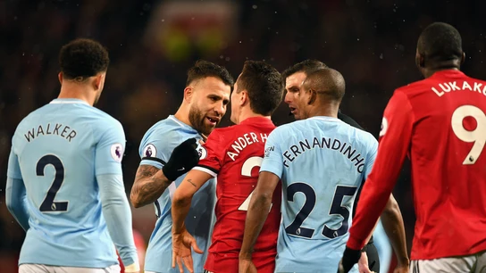 Otamendi y Ander Herrera se encaran durante el United - City Otamendi y Ander Herrera se encaran durante el United - City