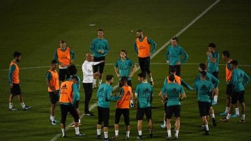 Los jugadores del Real Madrid se ejercitan en Abu Dabi