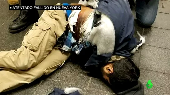 Un hombre detona el cinturón de explosivos que lleva adherido a su cuerpo Un hombre detona el cinturón de explosivos que lleva adherido a su cuerpo