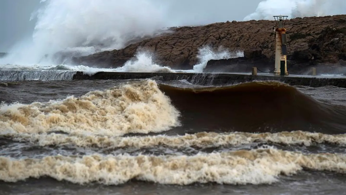 Temporal en Cantabria por el paso de la borrasca 'Ana' Temporal en Cantabria por el paso de la borrasca 'Ana'