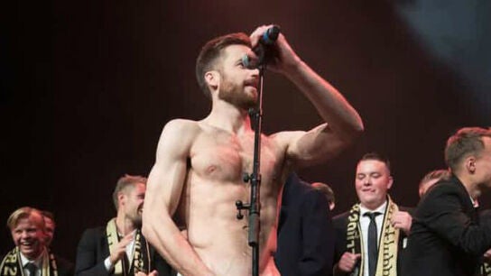 La peculiar celebraci&oacute;n de un jugador en la Copa noruega