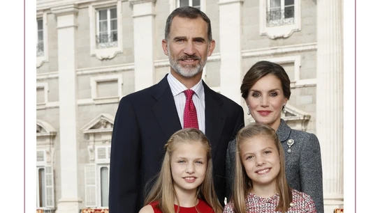 Fotografía de Sus Majestades los Reyes, Su Alteza Real la Princesa de Asturias y Su Alteza Real la Infanta Doña Sofía. Fotografía de Sus Majestades los Reyes, Su Alteza Real la Princesa de Asturias y Su Alteza Real la Infanta Doña Sofía.