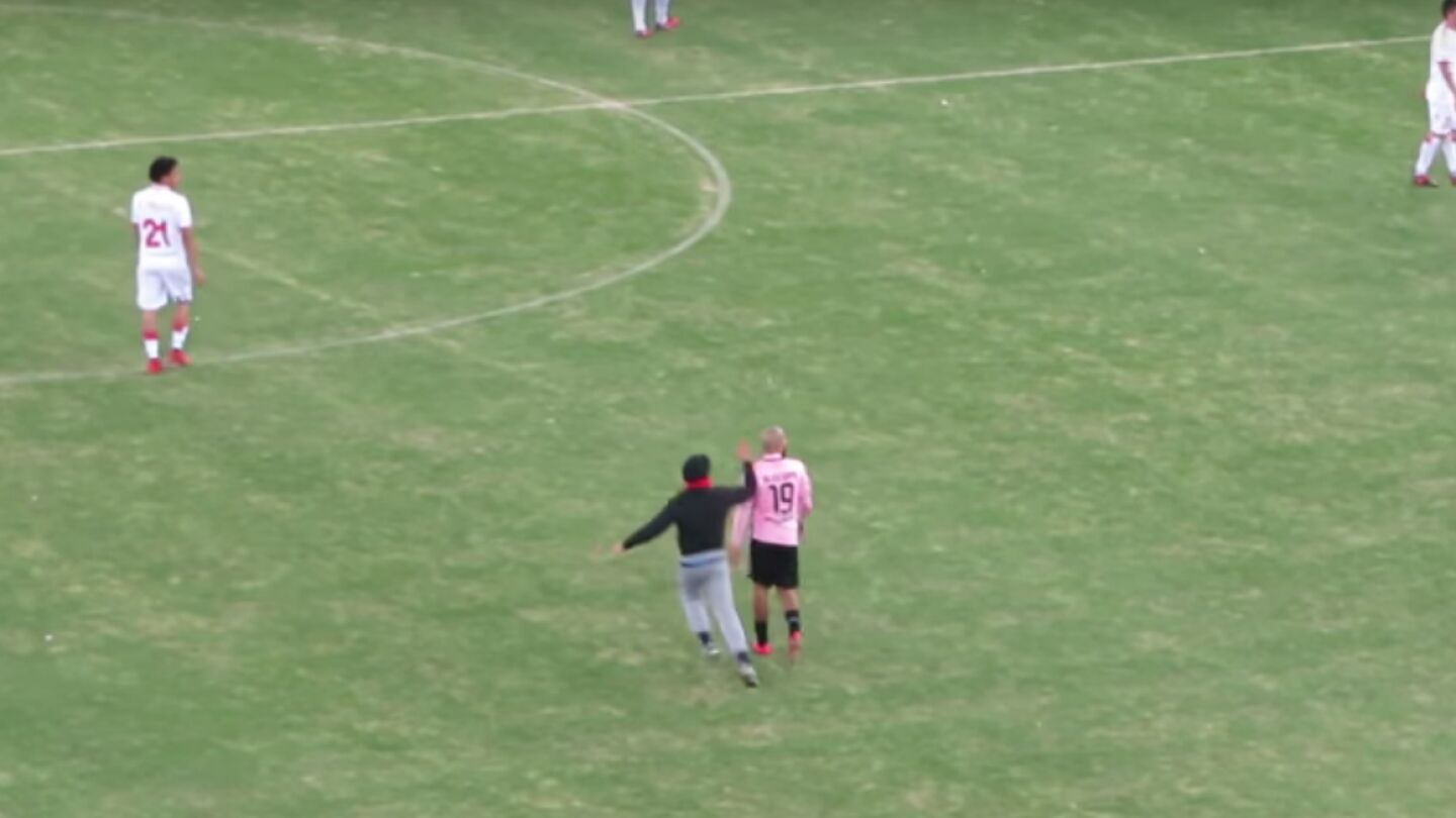 Espont&aacute;neo agrede a Aleesami