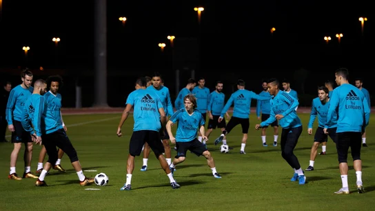Los jugadores del Real Madrid se ejercitan en Abu Dabi Los jugadores del Real Madrid se ejercitan en Abu Dabi