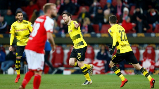 Sokratis celebra su gol ante el Mainz
