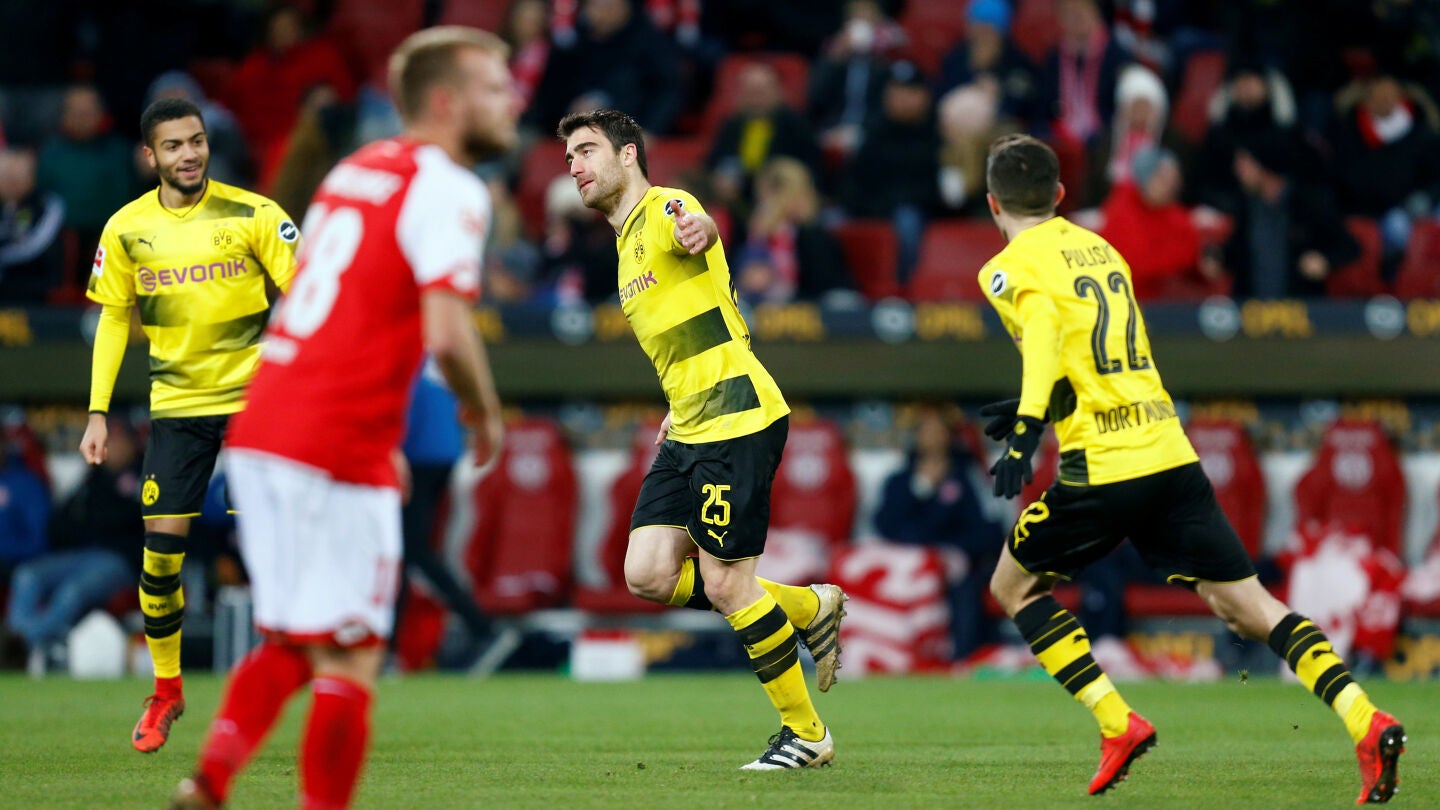 Sokratis celebra su gol ante el Mainz