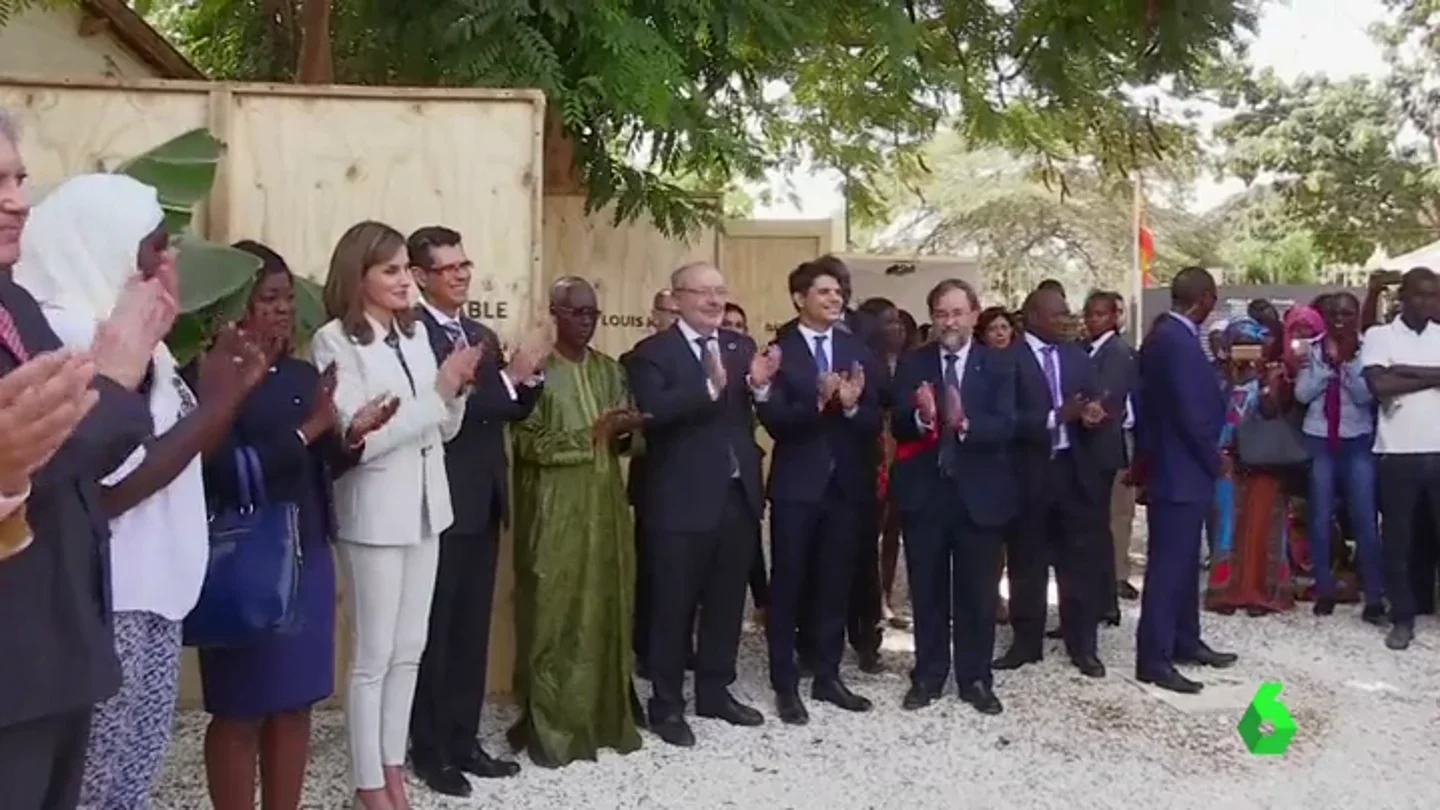 Calurosa acogida a Doña Letizia en Senegal Calurosa acogida a Doña Letizia en Senegal
