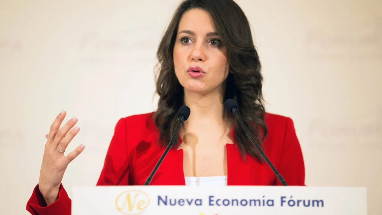 Inés Arrimadas durante un desayuno informativo