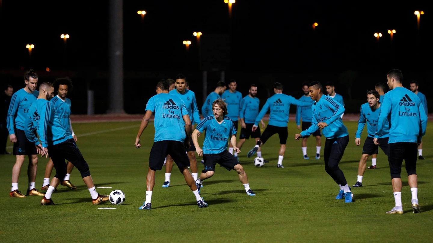 Los jugadores del Real Madrid entrenan en Abu Dabi Los jugadores del Real Madrid entrenan en Abu Dabi