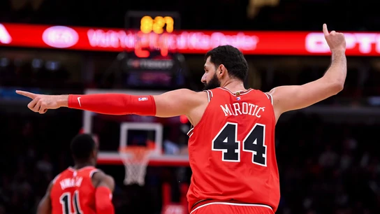 Mirotic celebra una canasta Mirotic celebra una canasta