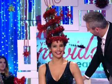 El peinado de Cristina Pedroche en forma de árbol de Navidad El peinado de Cristina Pedroche en forma de árbol de Navidad