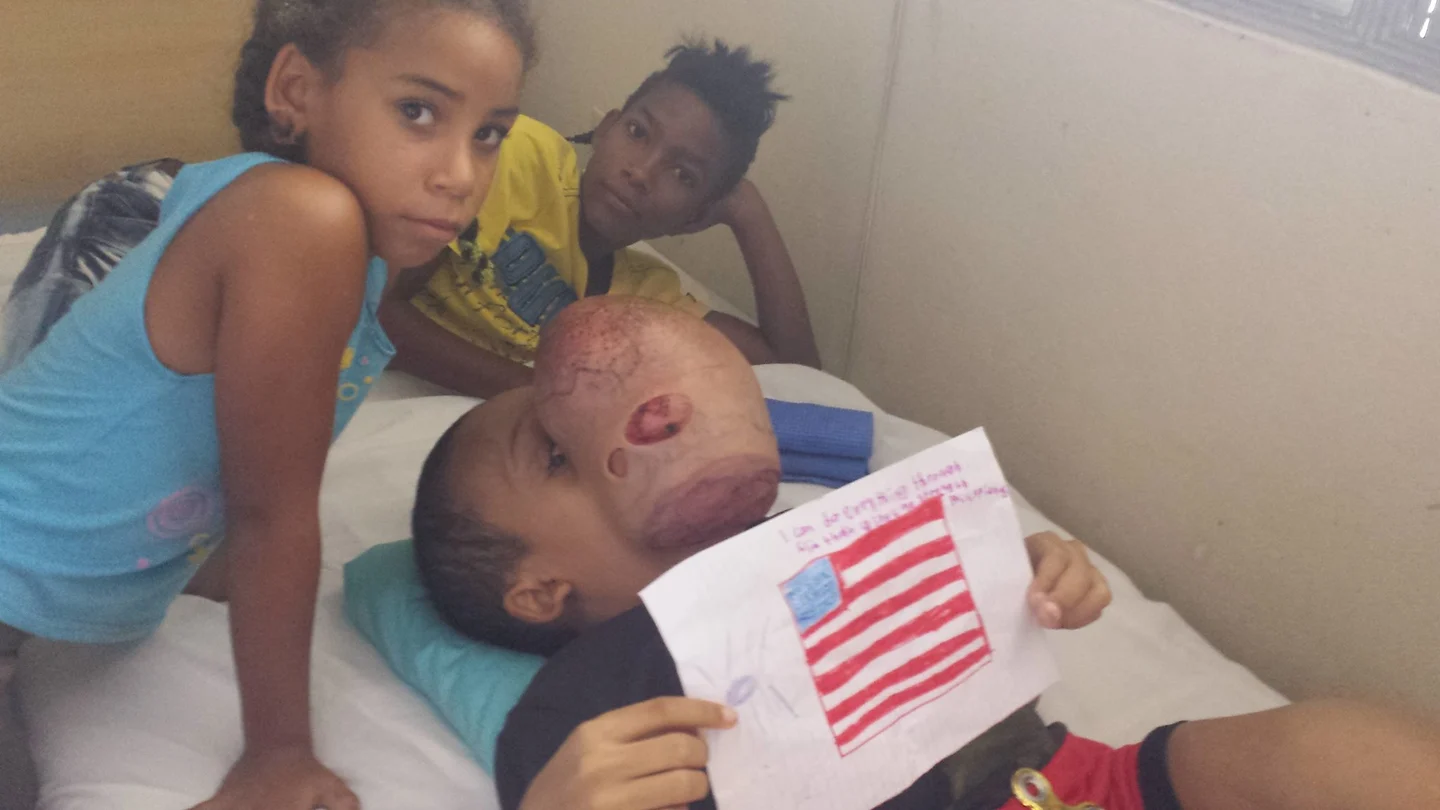 El pequeño Emanuel Zayras pidiendo ayuda desde el hospital El pequeño Emanuel Zayras pidiendo ayuda desde el hospital