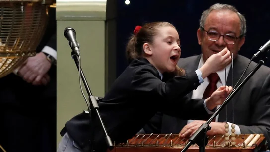 Aya, la niña de la suerte, canta el segundo premio de la Lotería de Navidad 2020 Aya, la niña de la suerte, canta el segundo premio de la Lotería de Navidad 2020