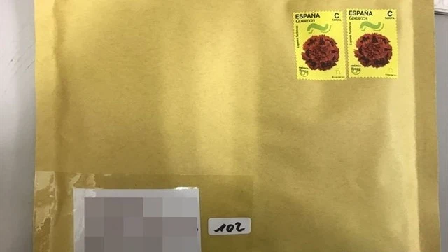 Sobre utilizado para el tráfico de marihuana por correo ordinario