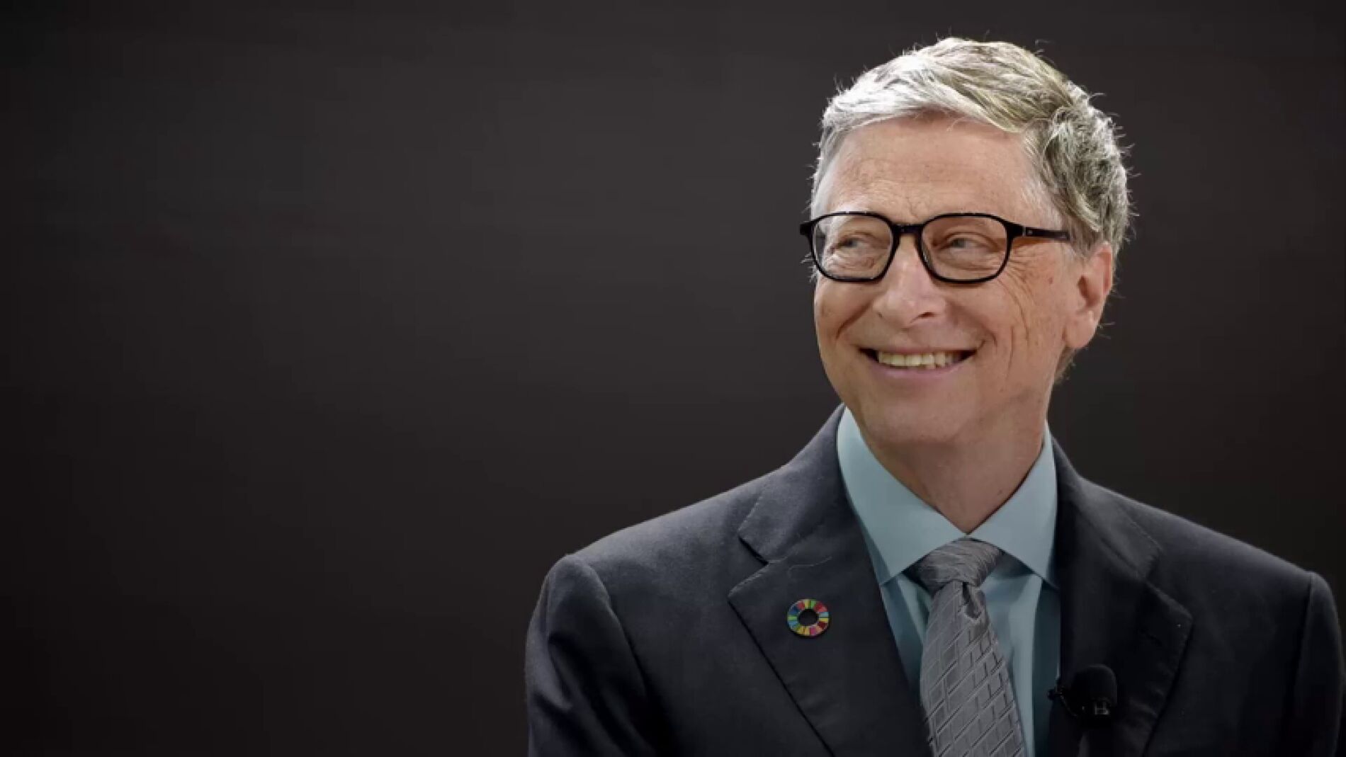 Bill Gates participa en un Amigo Invisible online y le regala algo gigantesco a una desconocida