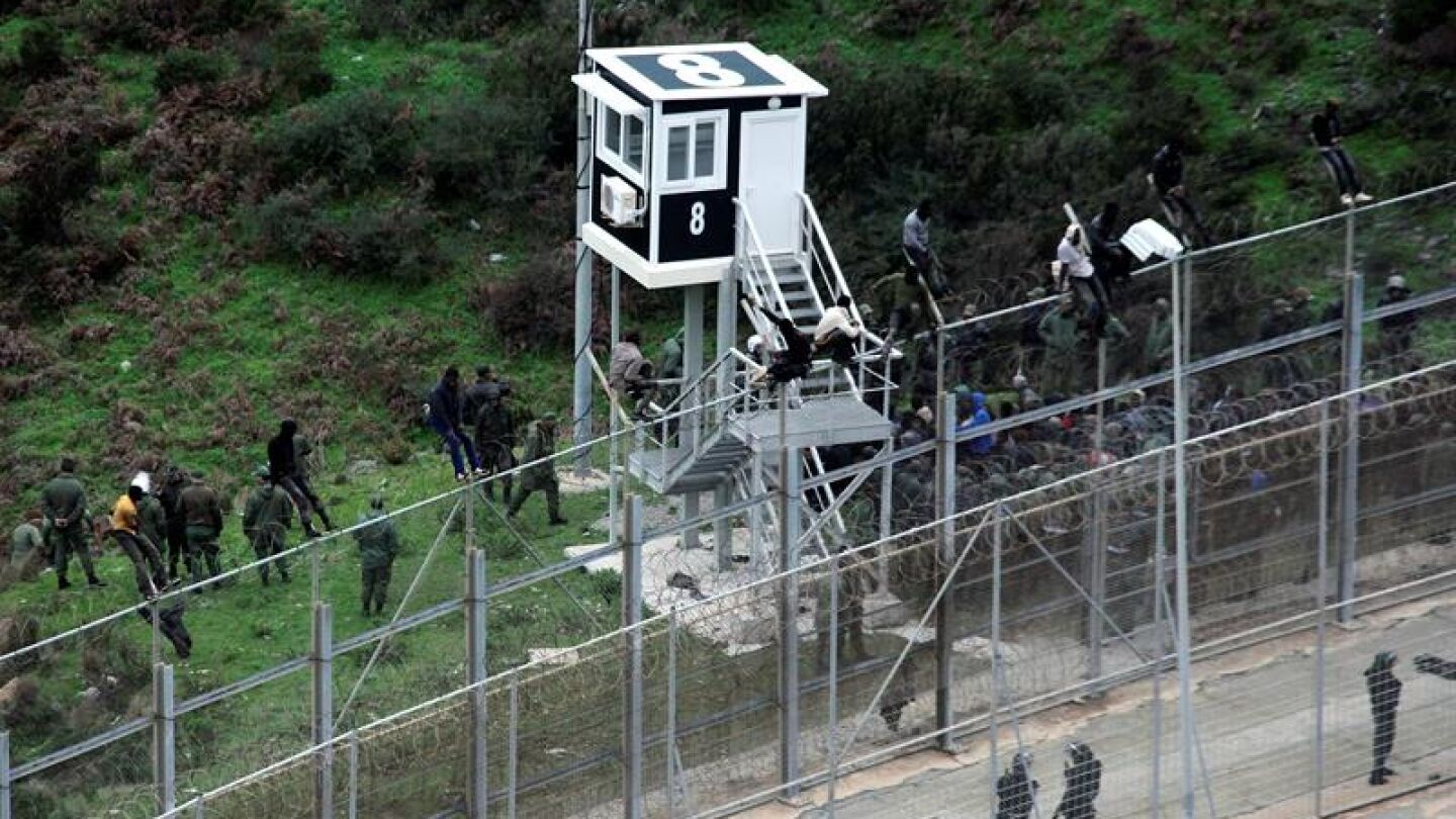 Imagen de la valla que protege la ciudad aut&oacute;noma espa&ntilde;ola de Ceuta