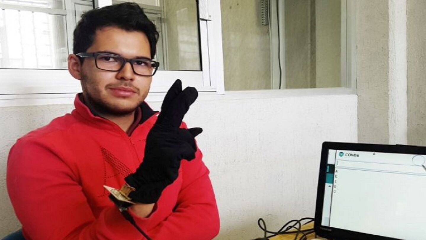 Brayan Howard Tarre &Aacute;lvarez, creador del guante