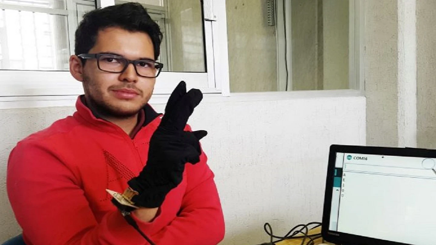 Brayan Howard Tarre Álvarez, creador del guante Brayan Howard Tarre Álvarez, creador del guante