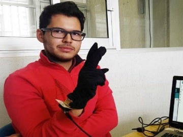 Brayan Howard Tarre Álvarez, creador del guante Brayan Howard Tarre Álvarez, creador del guante