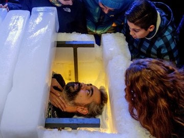 El ilusionista Víctor Cerro durante su espectáculo en Burgos El ilusionista Víctor Cerro durante su espectáculo en Burgos