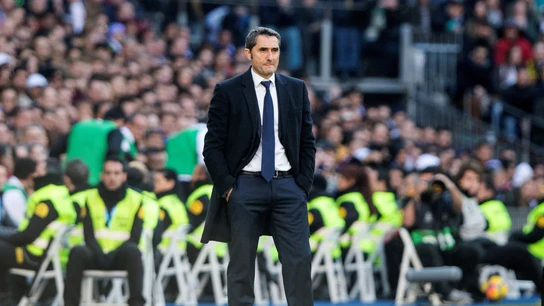 Valverde, en la banda del Santiago Bernabéu Valverde, en la banda del Santiago Bernabéu