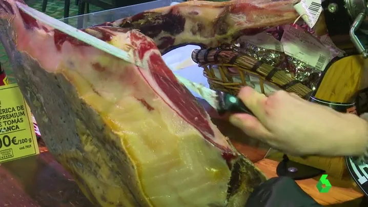 El jamón es uno de los productos más típicos de Navidad